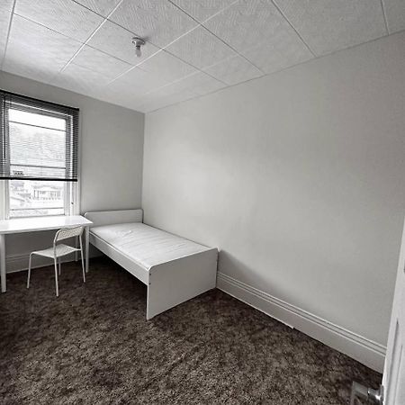 Rooms Available Downtown Winnipeg Exterior photo