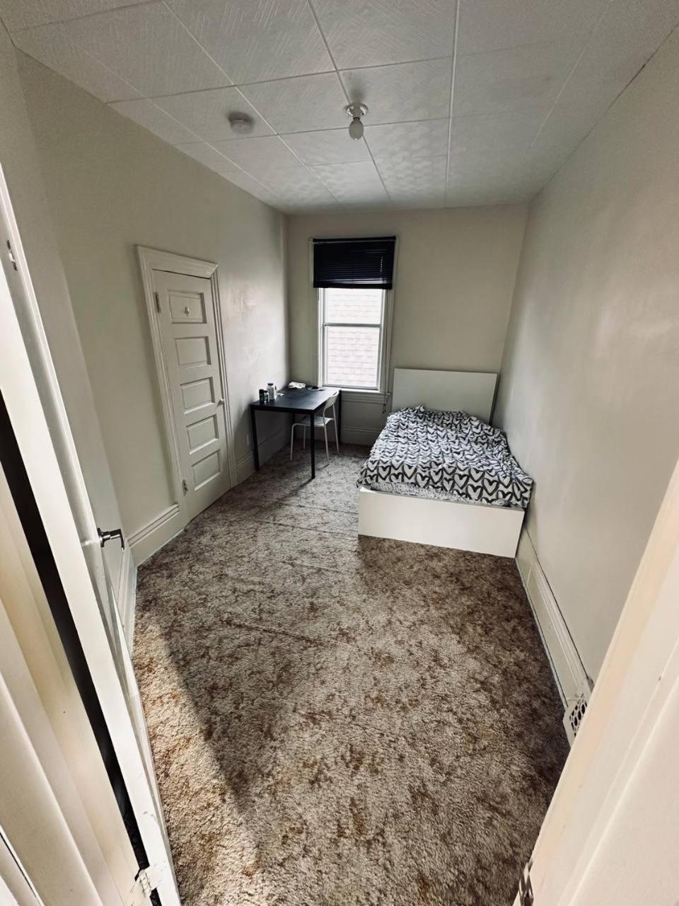 Rooms Available Downtown Winnipeg Exterior photo